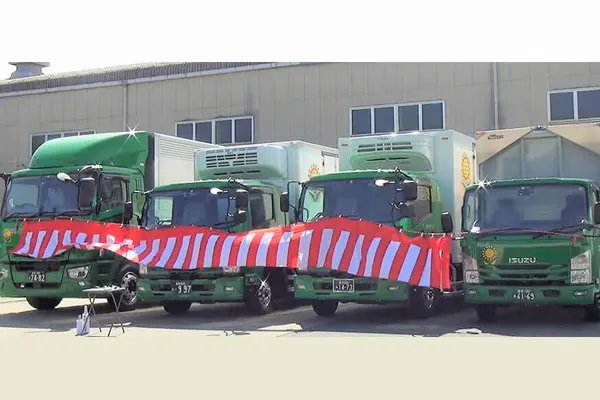 トラック納車式の写真