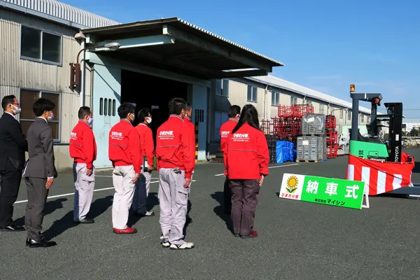 リーチリフト納車式の写真