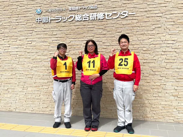 フォークリフト運転競技大会の写真。集合写真